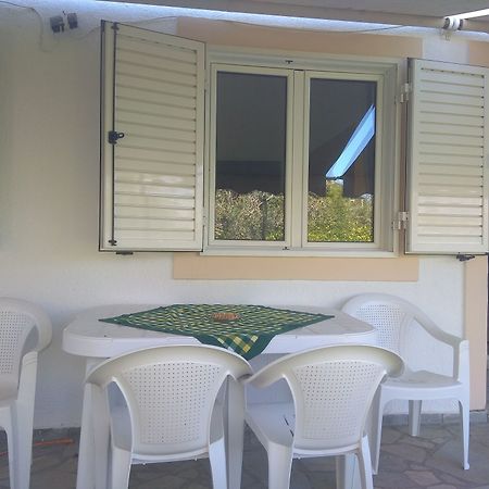 Aegina Roula'S Rooms מראה חיצוני תמונה